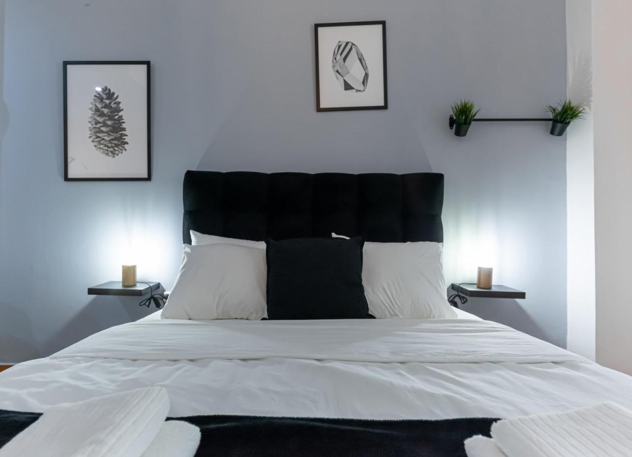 Couple Getaway With Queen Bed Daire Atina Dış mekan fotoğraf