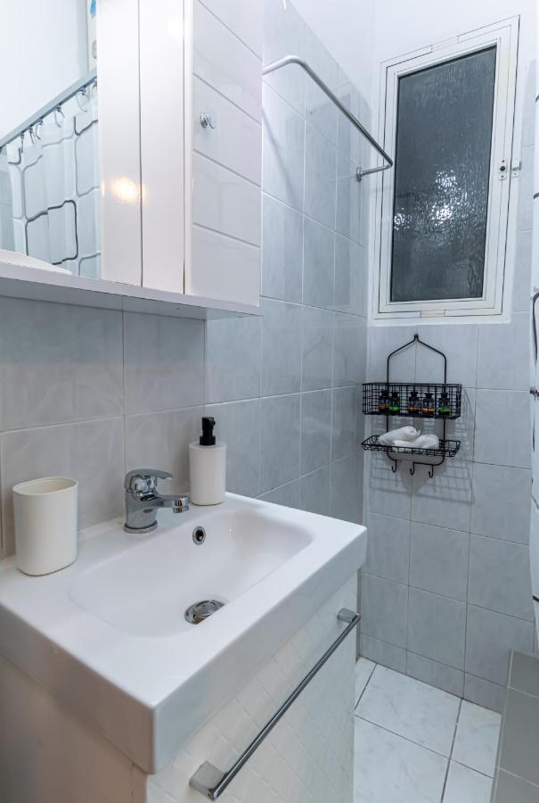Couple Getaway With Queen Bed Daire Atina Dış mekan fotoğraf